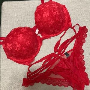 Victoria’s Secret SEXY red pantie and bra set
